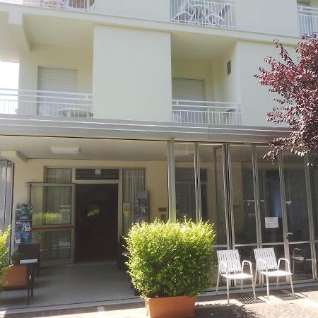 B&B - Meuble' - Hotel " Cordiale " Misano Adriatico Exteriér fotografie