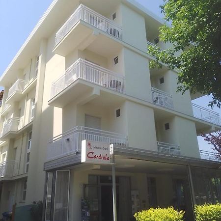 B&B - Meuble' - Hotel " Cordiale " Misano Adriatico Exteriér fotografie