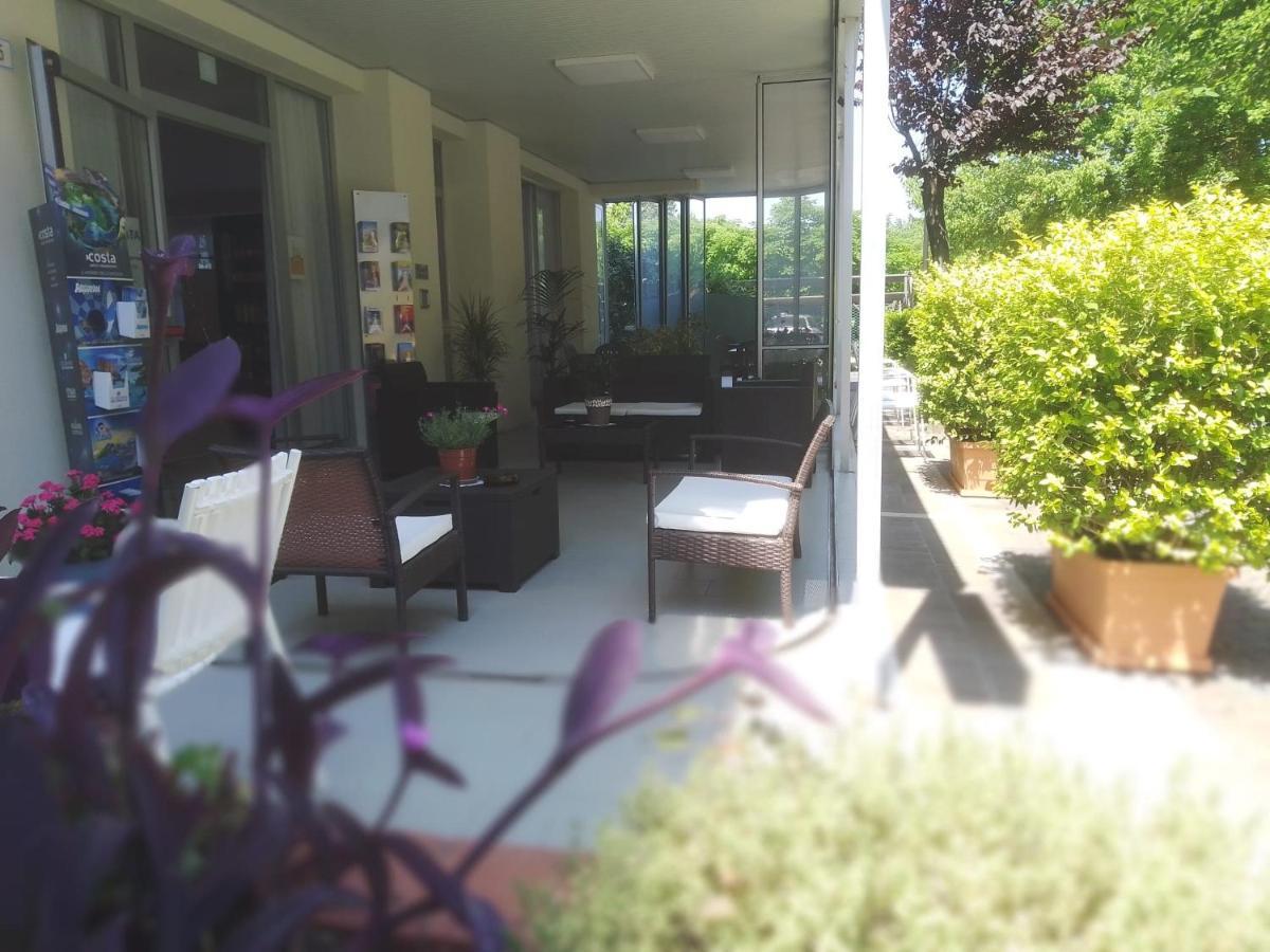 B&B - Meuble' - Hotel " Cordiale " Misano Adriatico Exteriér fotografie