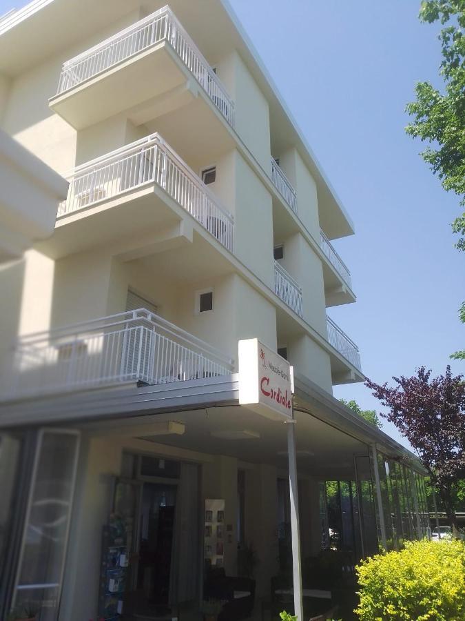 B&B - Meuble' - Hotel " Cordiale " Misano Adriatico Exteriér fotografie