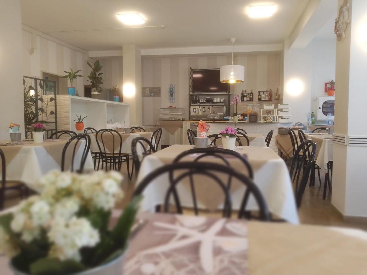 B&B - Meuble' - Hotel " Cordiale " Misano Adriatico Exteriér fotografie