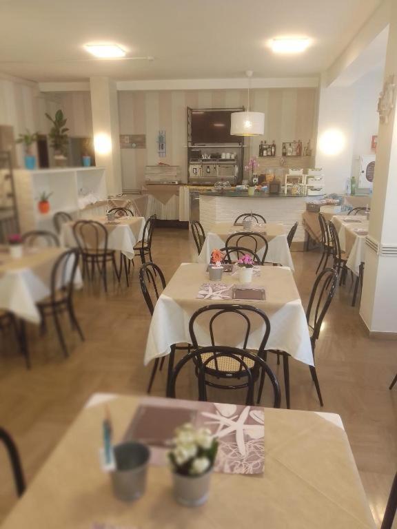 B&B - Meuble' - Hotel " Cordiale " Misano Adriatico Exteriér fotografie