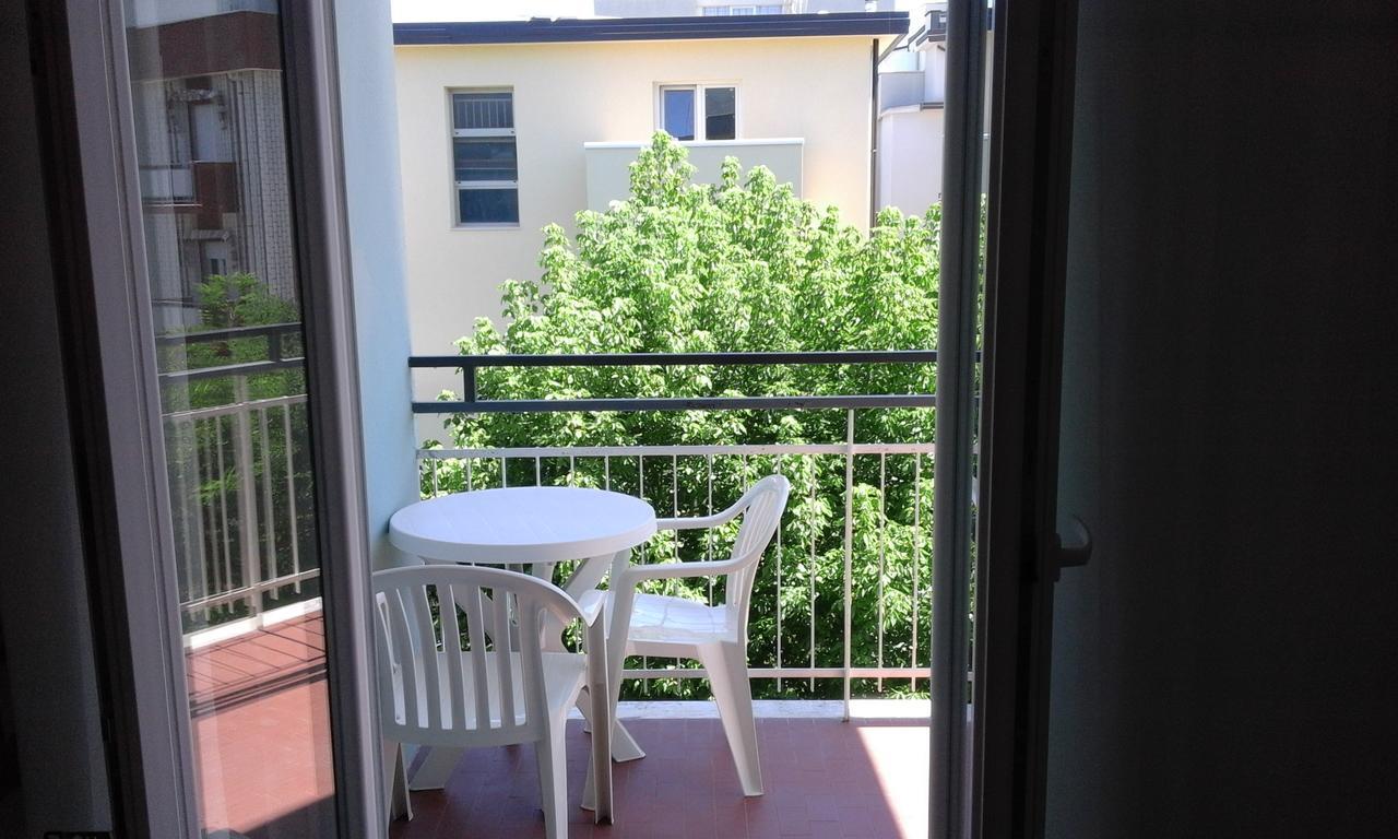 B&B - Meuble' - Hotel " Cordiale " Misano Adriatico Exteriér fotografie