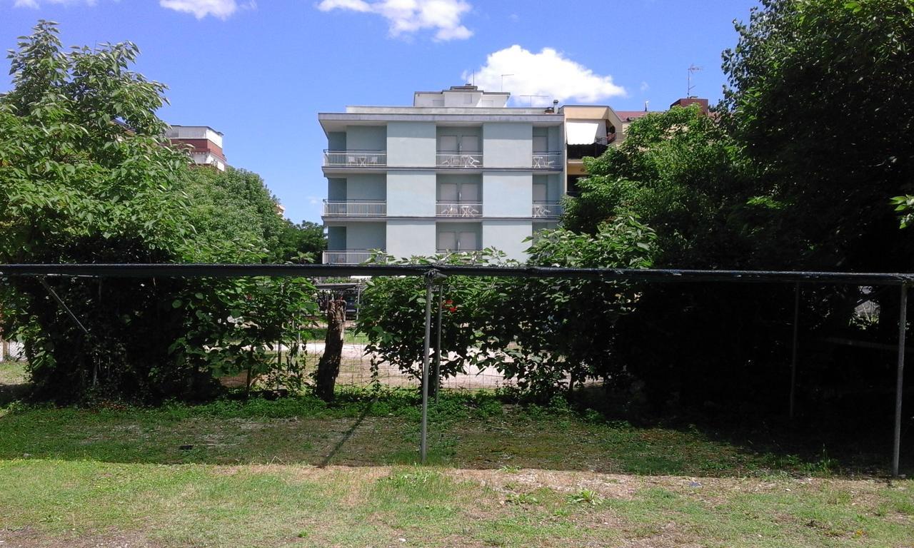 B&B - Meuble' - Hotel " Cordiale " Misano Adriatico Exteriér fotografie