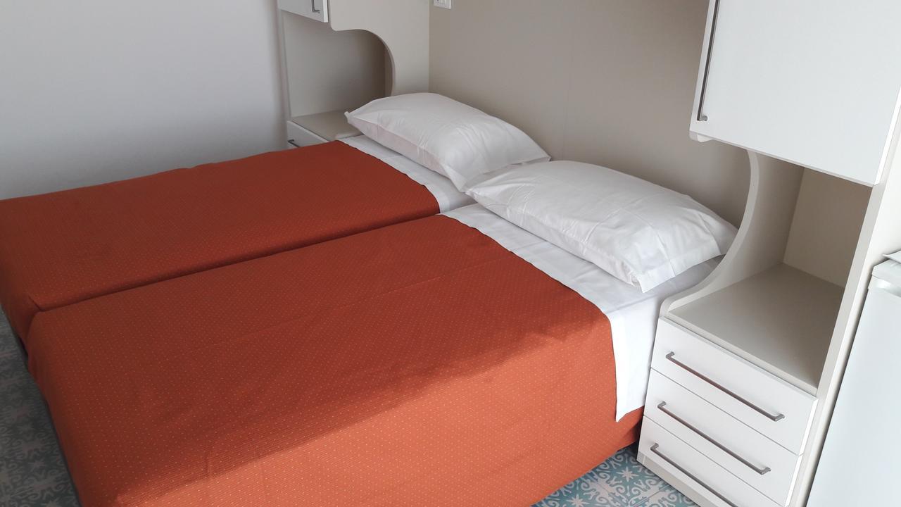 B&B - Meuble' - Hotel " Cordiale " Misano Adriatico Exteriér fotografie