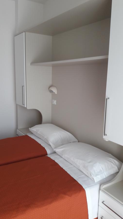 B&B - Meuble' - Hotel " Cordiale " Misano Adriatico Exteriér fotografie