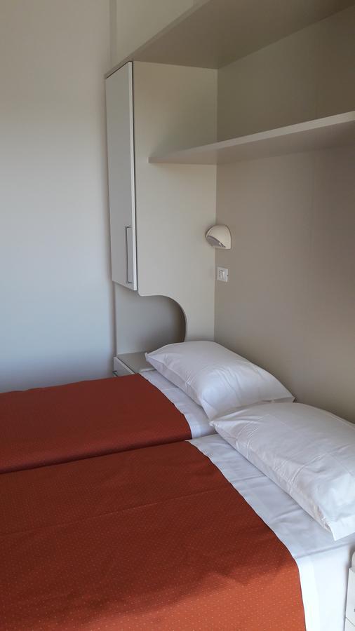 B&B - Meuble' - Hotel " Cordiale " Misano Adriatico Exteriér fotografie