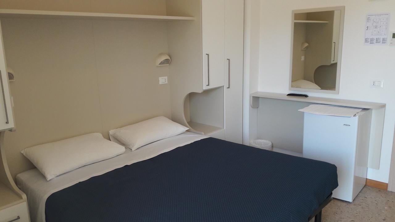 B&B - Meuble' - Hotel " Cordiale " Misano Adriatico Exteriér fotografie