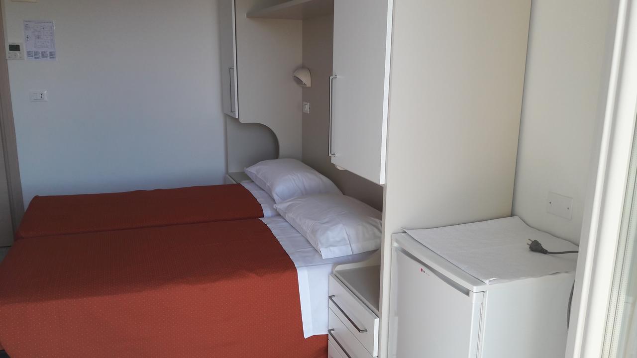 B&B - Meuble' - Hotel " Cordiale " Misano Adriatico Exteriér fotografie