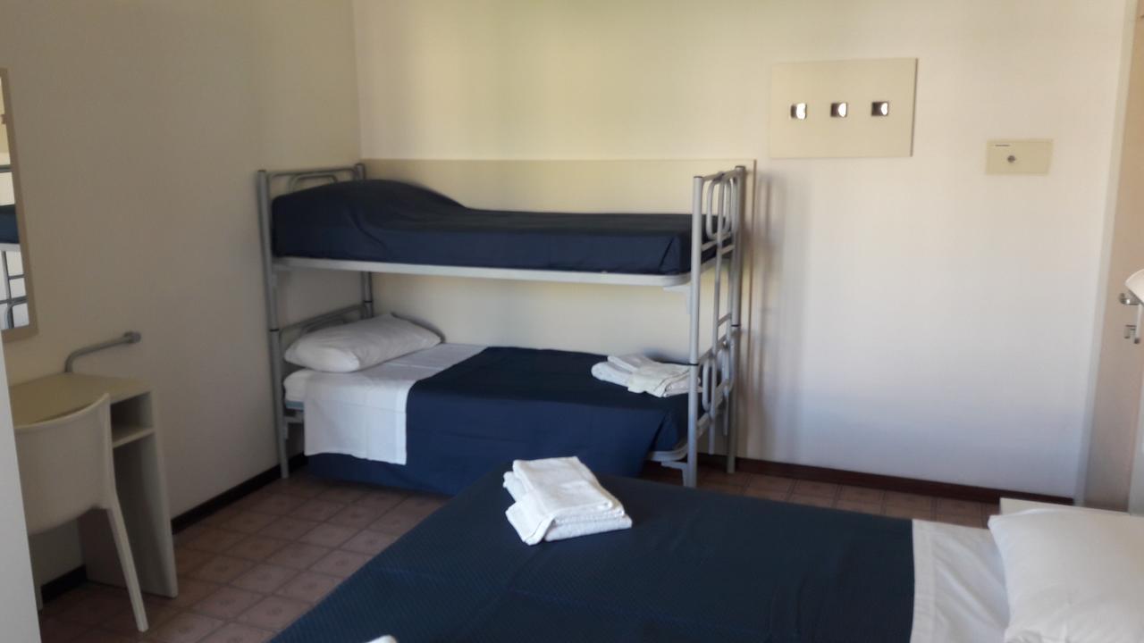 B&B - Meuble' - Hotel " Cordiale " Misano Adriatico Exteriér fotografie