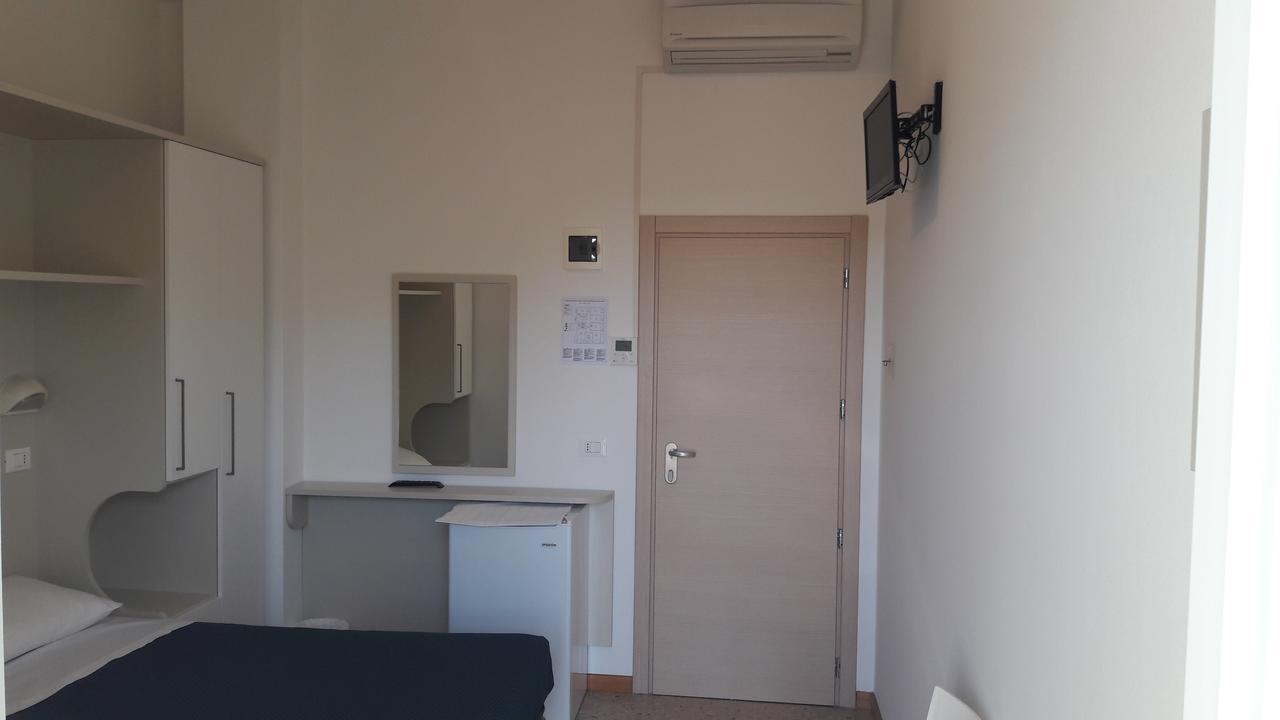 B&B - Meuble' - Hotel " Cordiale " Misano Adriatico Exteriér fotografie