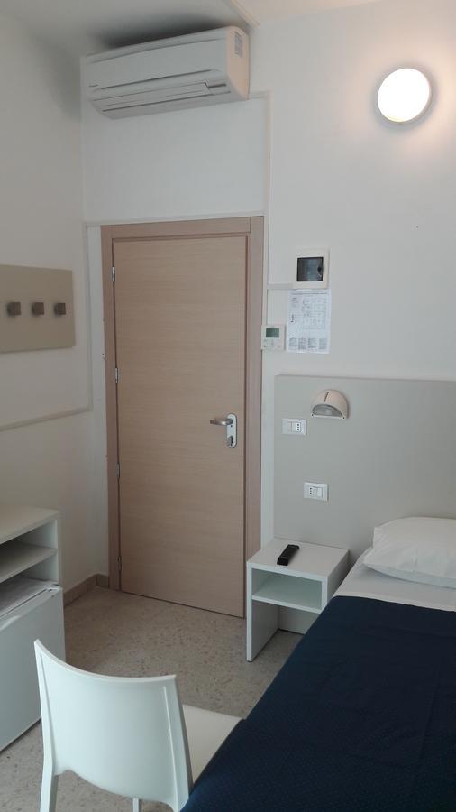 B&B - Meuble' - Hotel " Cordiale " Misano Adriatico Exteriér fotografie