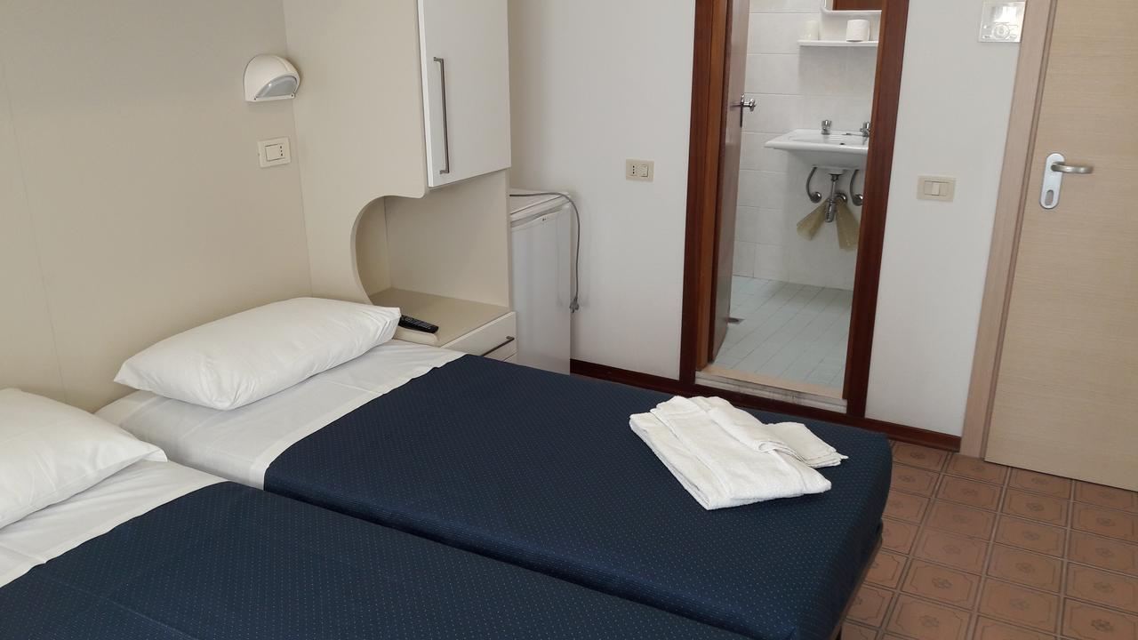 B&B - Meuble' - Hotel " Cordiale " Misano Adriatico Exteriér fotografie