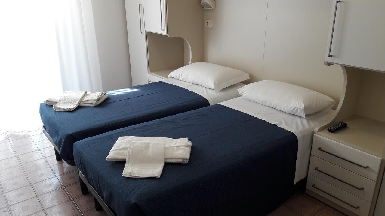 B&B - Meuble' - Hotel " Cordiale " Misano Adriatico Exteriér fotografie