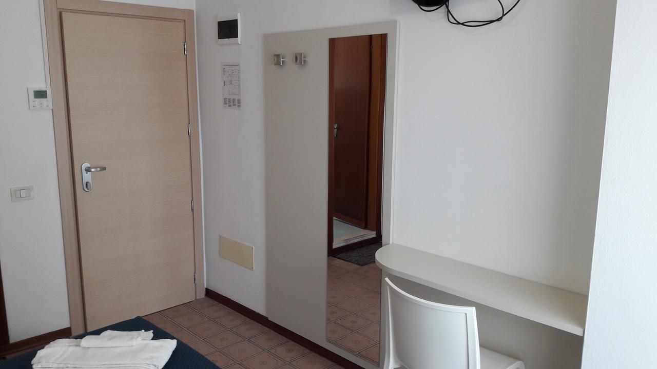 B&B - Meuble' - Hotel " Cordiale " Misano Adriatico Exteriér fotografie