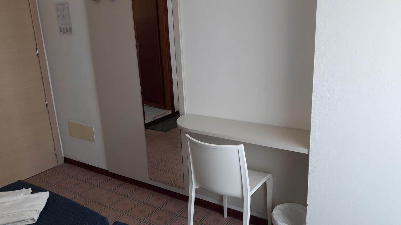 B&B - Meuble' - Hotel " Cordiale " Misano Adriatico Exteriér fotografie