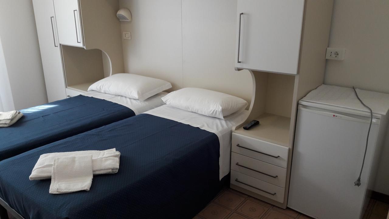 B&B - Meuble' - Hotel " Cordiale " Misano Adriatico Exteriér fotografie